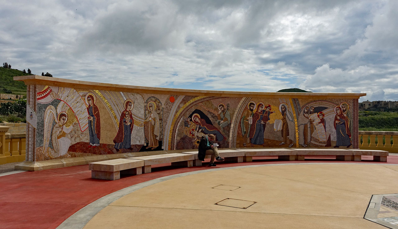 Mosaikbogen vor der Wallfahrtskirche Ta´Pinu