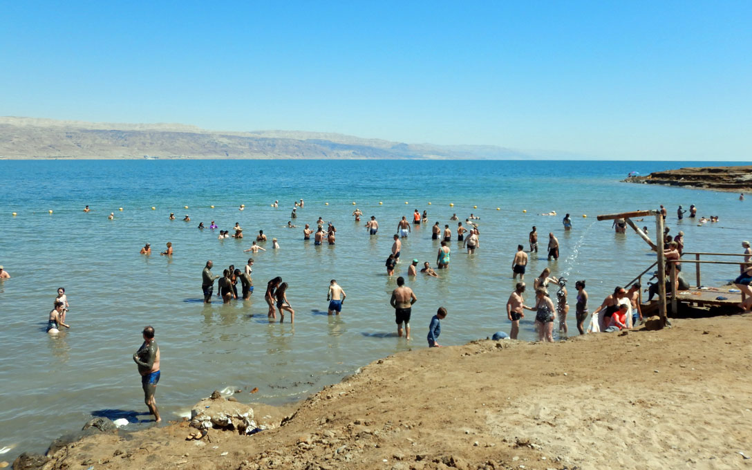 Baden im Toten Meer