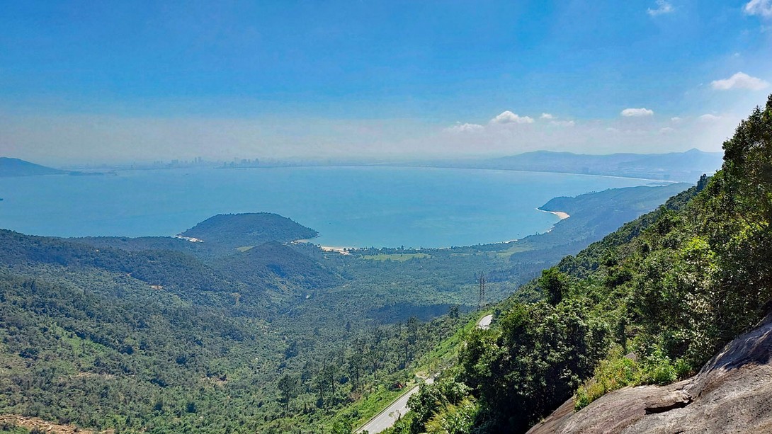 Blick vom Wolkenpass auf die Bucht von Da Nang