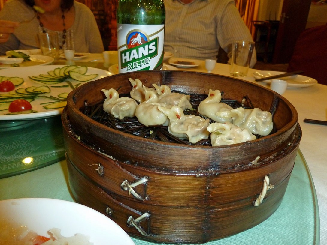 Gefüllte Teigtaschen in Form von kleinen Enten