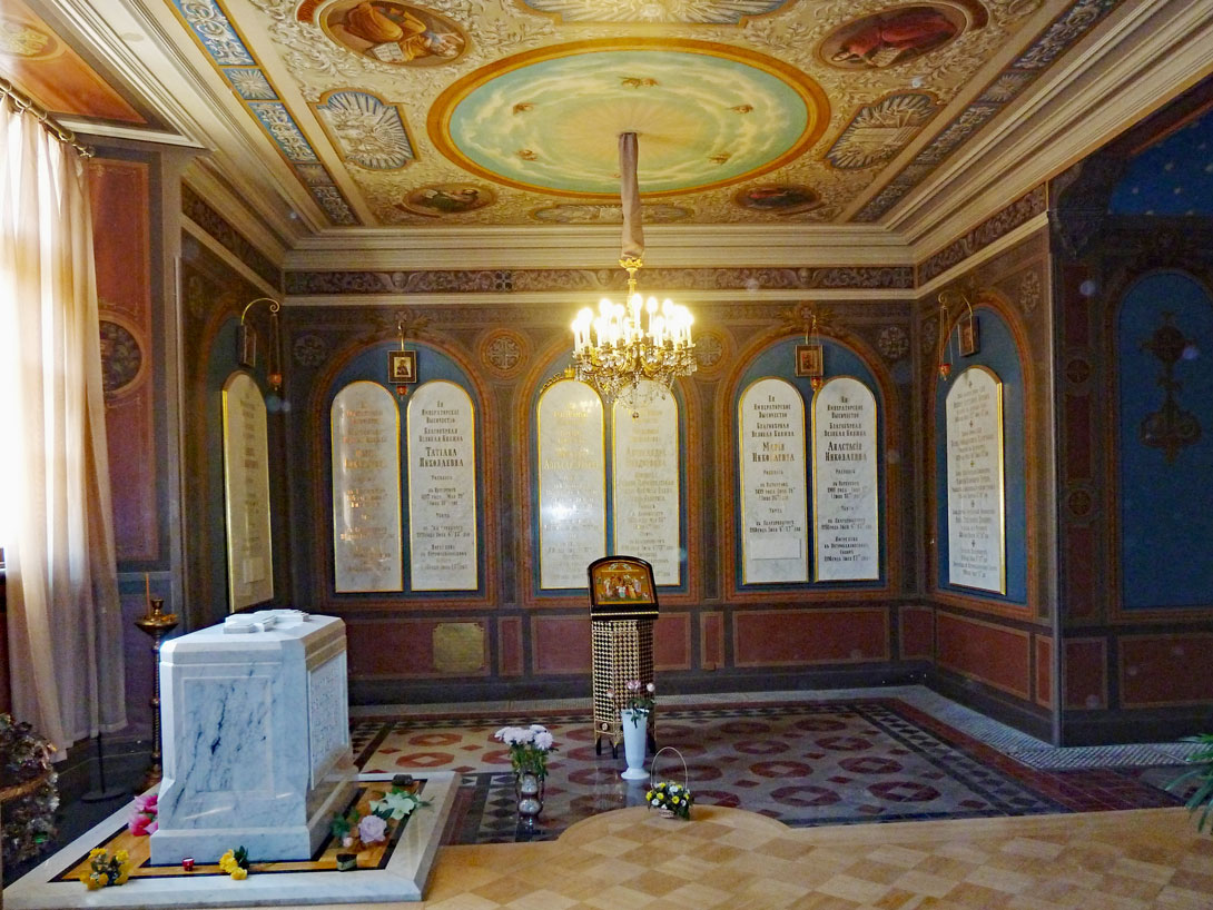 Sarkophag im Innern der Peter-und-Paul-Kathedrale